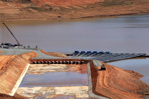 Rampas para a descida de barcos: insufcientes para chegar à água