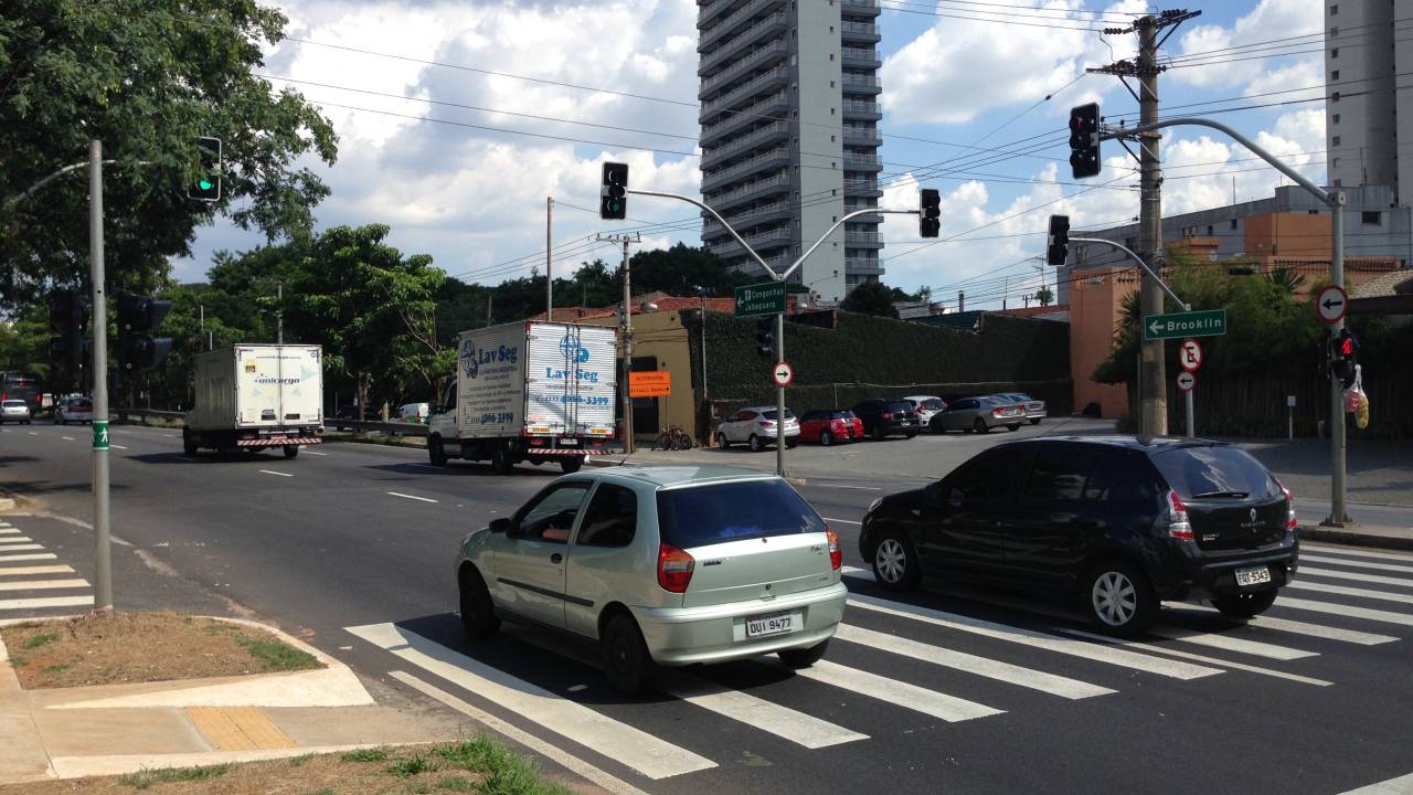 Novos Semáforos Avenida Bandeirantes