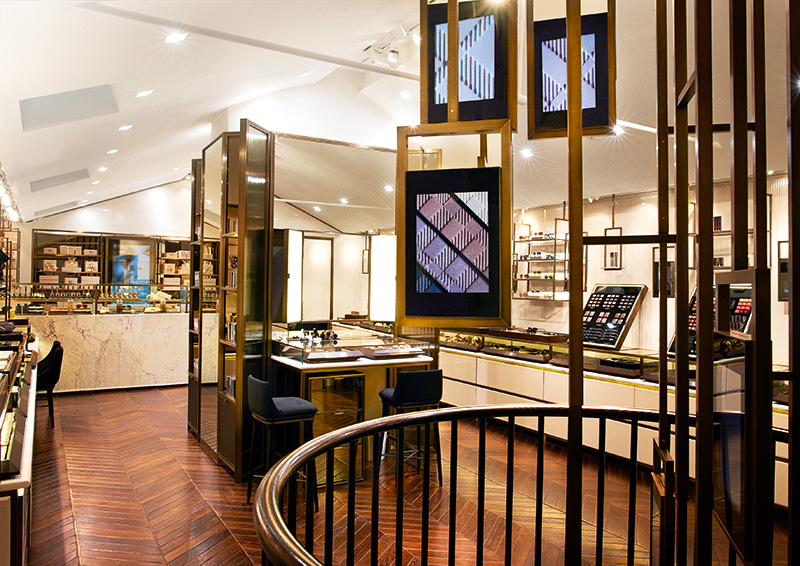 BURBERRY_COVENT_GARDEN_STORE_INTERIOR