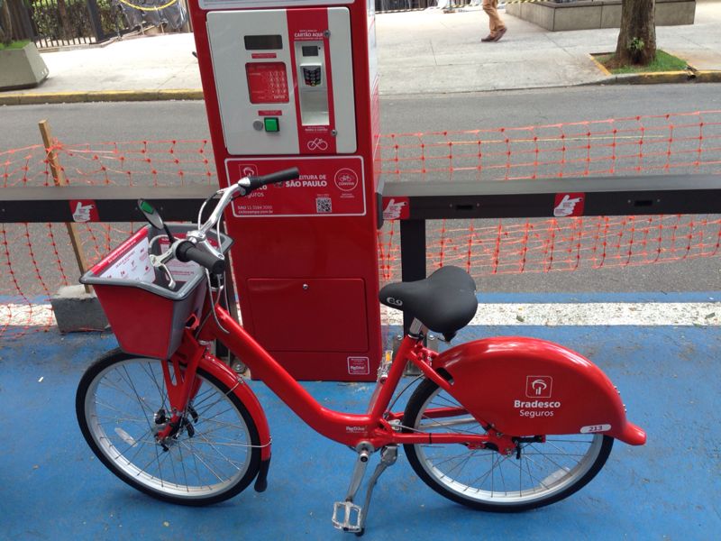 Bicicletas têm pneu que não fura, luzes de LED e não têm corrente