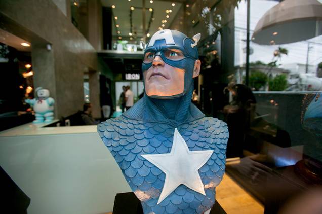 Busto do Capitão América com o uniforme original dos quadrinhos