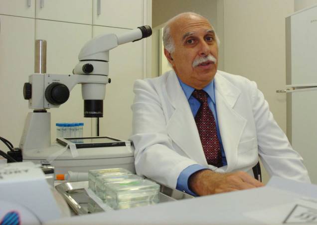 Roger Abdelmassih em sua clínica de reprodução humana assistida, em 2007. Vítimas afirmam que ele valia-se da ação de sedativos para abusar de pacientes