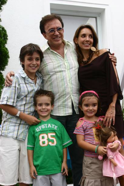 Moacyr Franco com Daniela e os filhos, João Vitor, Domenico e Ana Helena, na festa em 2006.