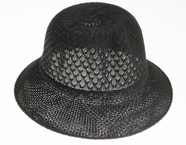 Daiso: chapéu  poliéster (R$ 6,90)
