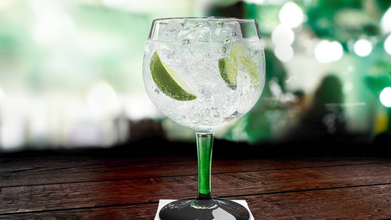 Tanqueray London Dry Gin Quatro Lime Wheel and Wedge