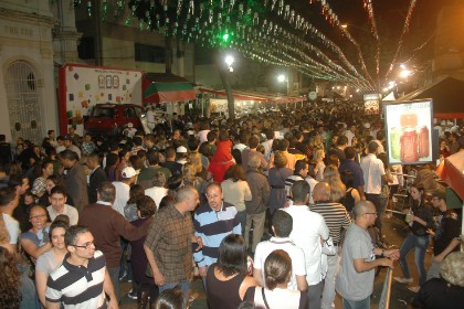 Festa na rua: estimativa é de um público rotativo de 250.000 pessoas Festa na rua: estimativa é de um público rotativo de 250.000 pessoas