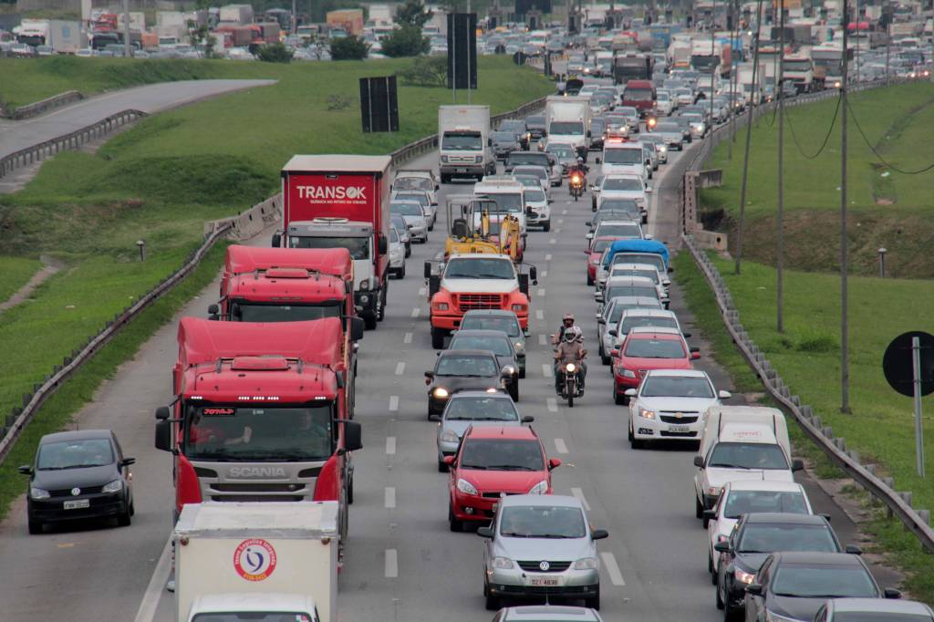 Estradas têm congestionamento na volta para São Paulo