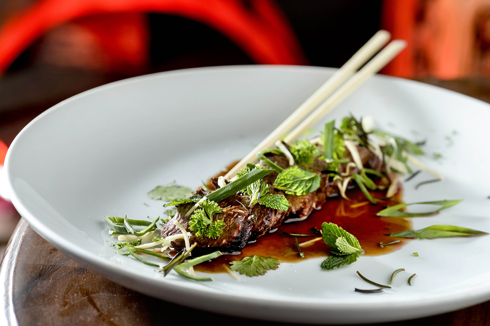 Restaurantes japoneses servem sushi e sashimi de carne bovina