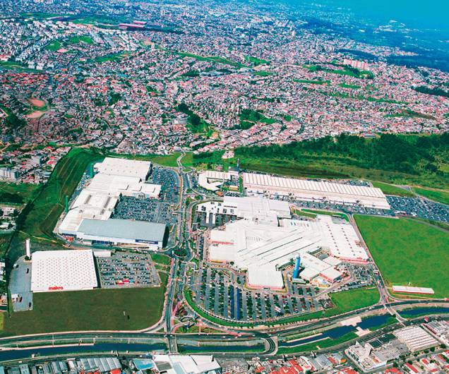 Shopping Aricanduva, inaugurado em 1991: sua área é de 247 025 metros quadrados e o movimento anual de clientes beira os 54 milhões Shopping Aricanduva, inaugurado em 1991: sua área é de 247 025 metros quadrados e o movimento anual de clientes beira os 54 milhões