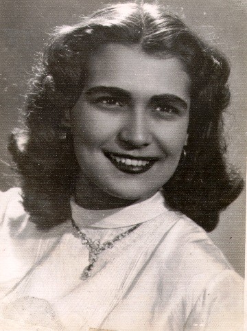 A apresentadora, ainda adolescente, em foto de 1944