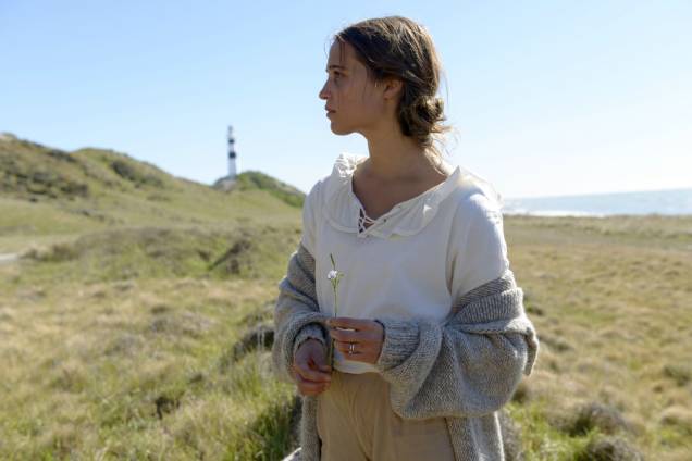 A Luz Entre Oceanos: Alicia Vikander