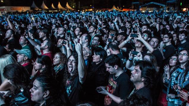 O público de mais de 60 000 no show do Iron Maiden no Anhembi