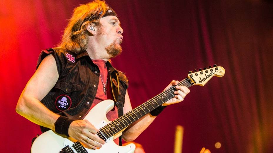 	Adrian Smith, segundo guitarrista da banda, também considerado um dos melhores do mundo