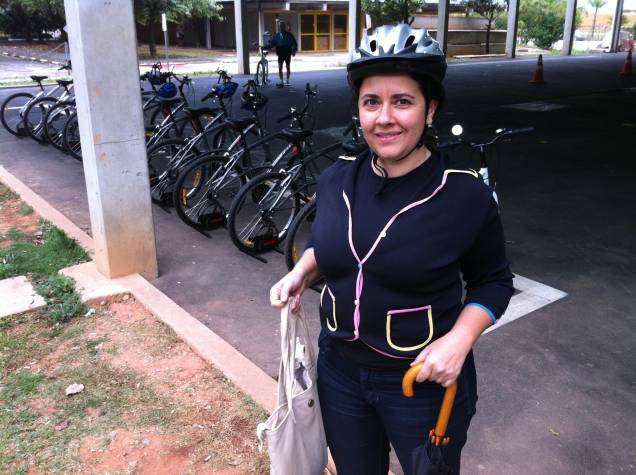 A chef de cozinha Adriana do Vale Mello usa a bike diariamente para ir ao trabalho