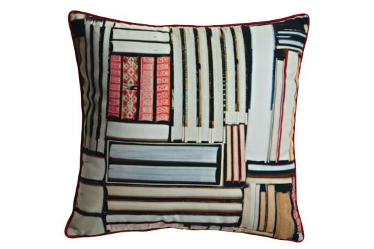 Almofada de poliéster, R$ 188,00. Entreposto, Avenida Cidade Jardim, 187, Jardim Europa, tel.: 2189-0000, www.entreposto.com.br.