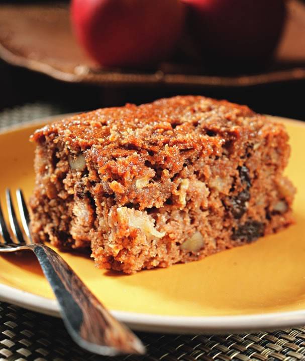 Bolo de maçã e uva-passa do Mercado Apanã