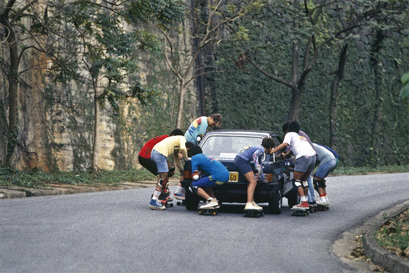 Skatistas na rua Circular do Bosque em 1986 - Edição 2339
