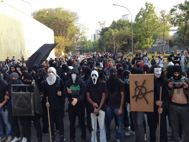 Manifestantes do Black Bloc durante ato no dia 7 de Setembro