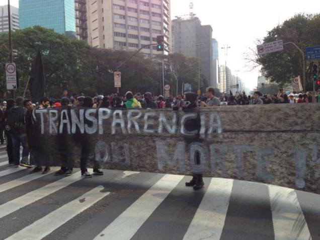 	Manifestantes pedem transparência do poder público