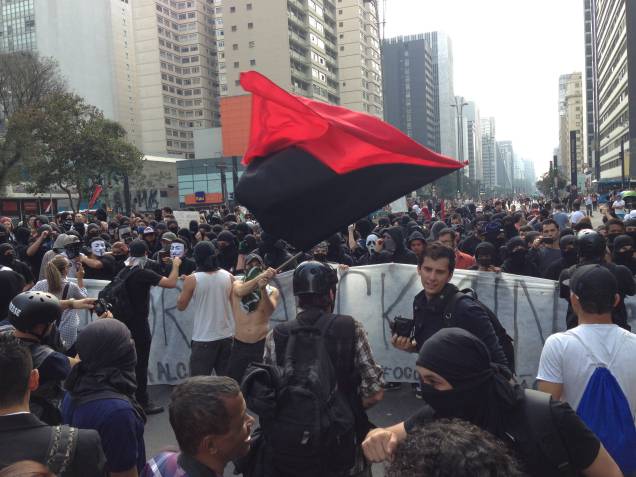 Ativistas do movimento Black Bloc puxaram a manifestação que tomou conta da Paulista