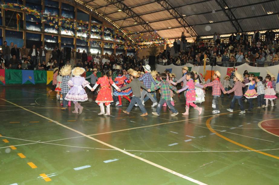 A festa junina do Colégio Pio XII fará uma homenagem à Inezita Barroso