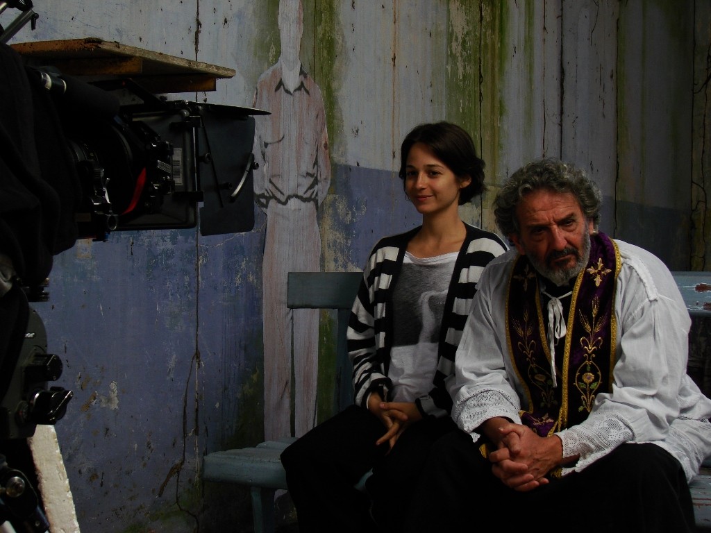 Cineasta Lúcia Murat entrevista Julia Murat, também diretora