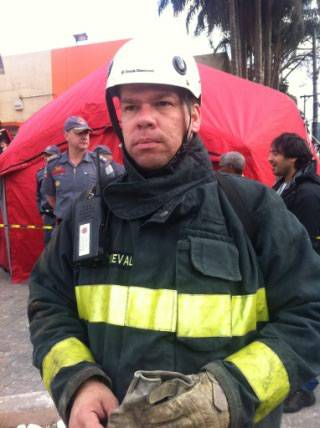 Com a ajuda de um aparelho celular, o capit&atilde;o M&aacute;rcio Carnevale resgatou o pedreiro Rubens Moreno