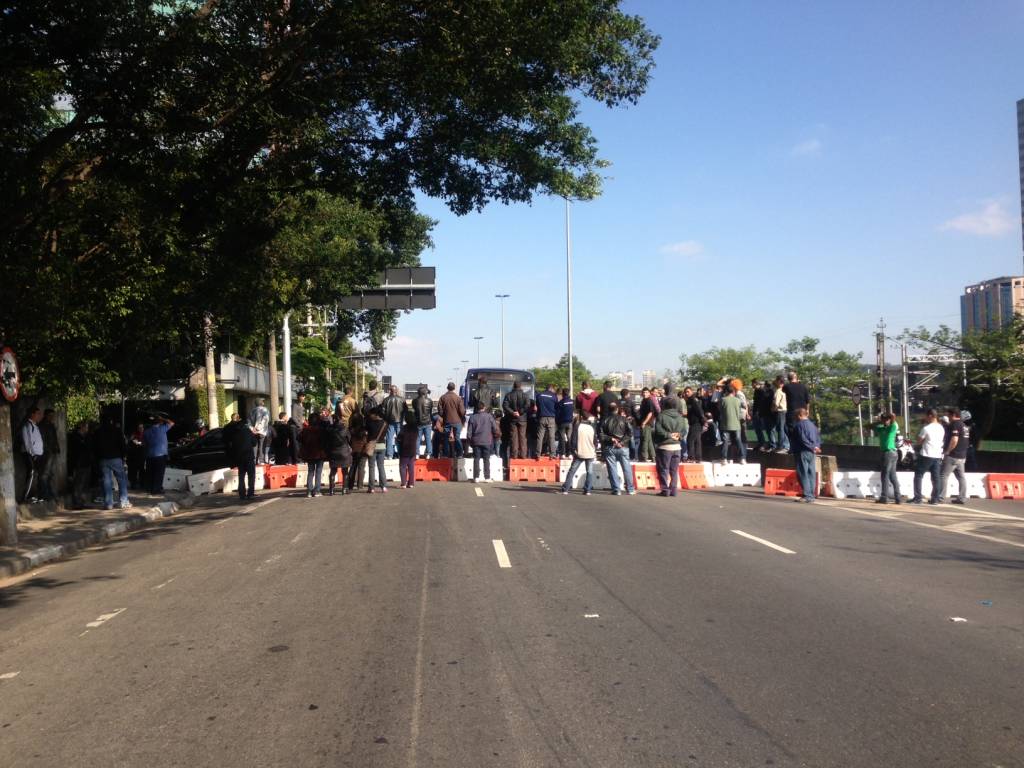Protesto de comerciantes na Marginal Pinheiros