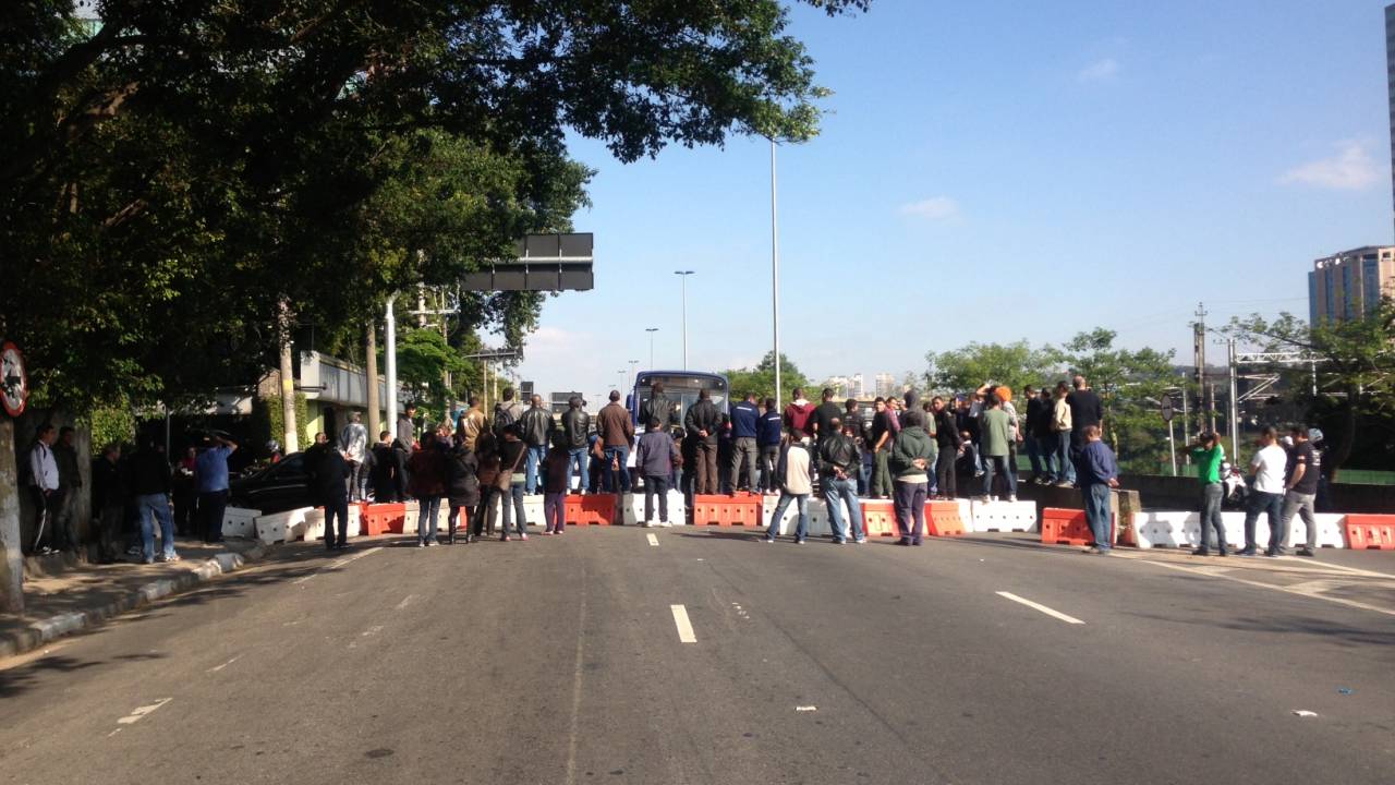 Protesto de comerciantes na Marginal Pinheiros
