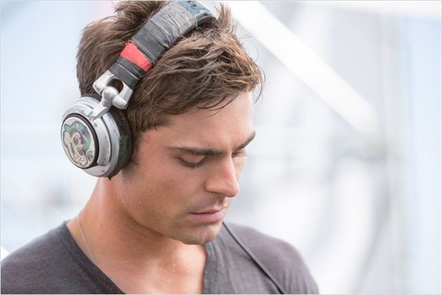 Música, Amigos e Festa: o jovem Cole na busca de se tornar um DJ de sucesso