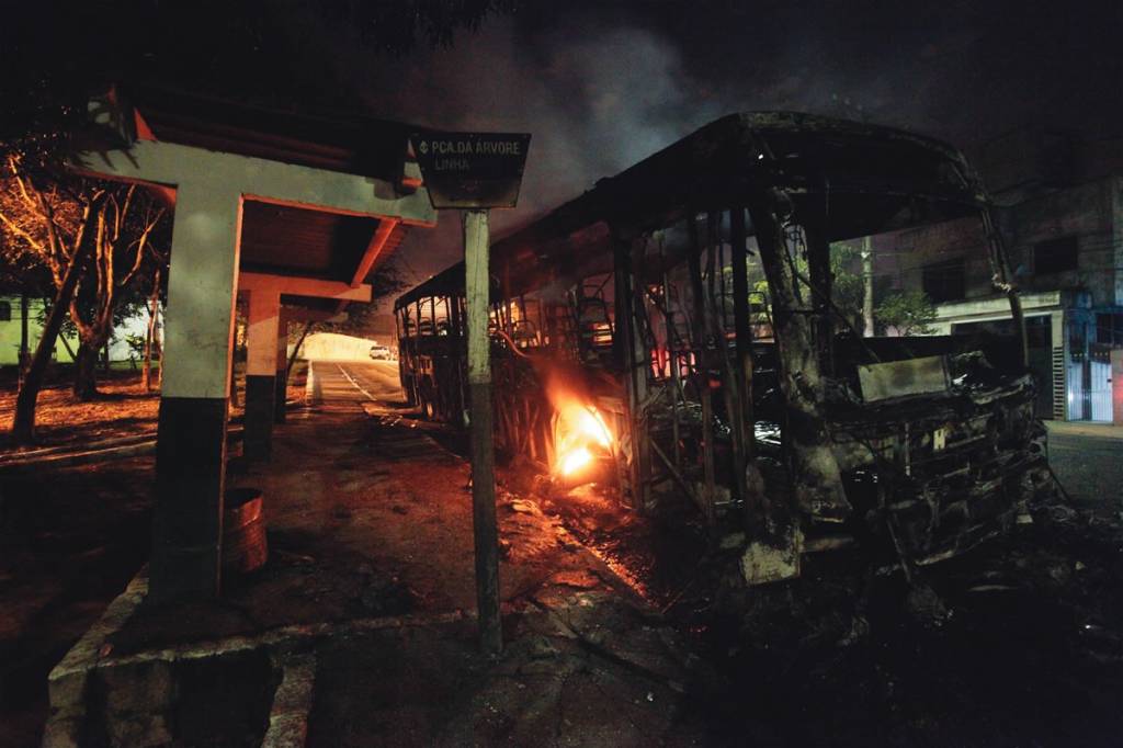 Polícia 2276 - Incêndio de ônibus no Sacomã