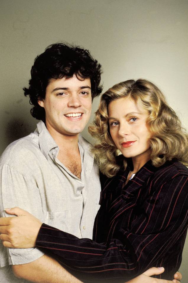 Na televisão: entre 1987 e 1988, a novela Mandala, de Dias Gomes, apresentou uma versão contemporânea do texto grego. Vera Fischer vivia Jocasta, apaixonada por Édipo (Felipe Camargo). O casal viveu, fora da televisão, um conturbado casamento. Na televisão: entre 1987 e 1988, a novela Mandala, de Dias Gomes, apresentou uma versão contemporânea do texto grego. Vera Fischer vivia Jocasta, apaixonada por Édipo (Felipe Camargo). O casal viveu, fora da televisão, um conturbado casamento.