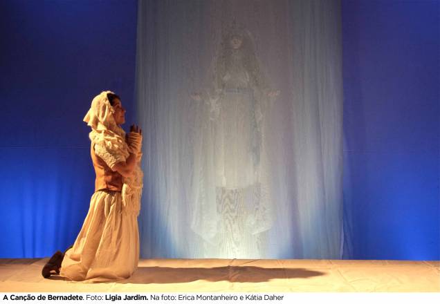 A Canção de Bernadete: O melodrama sacro é inspirado no livro homônimo de Franz Werfel, que também foi adaptado para o cinema A Canção de Bernadete: O melodrama sacro é inspirado no livro homônimo de Franz Werfel, que também foi adaptado para o cinema