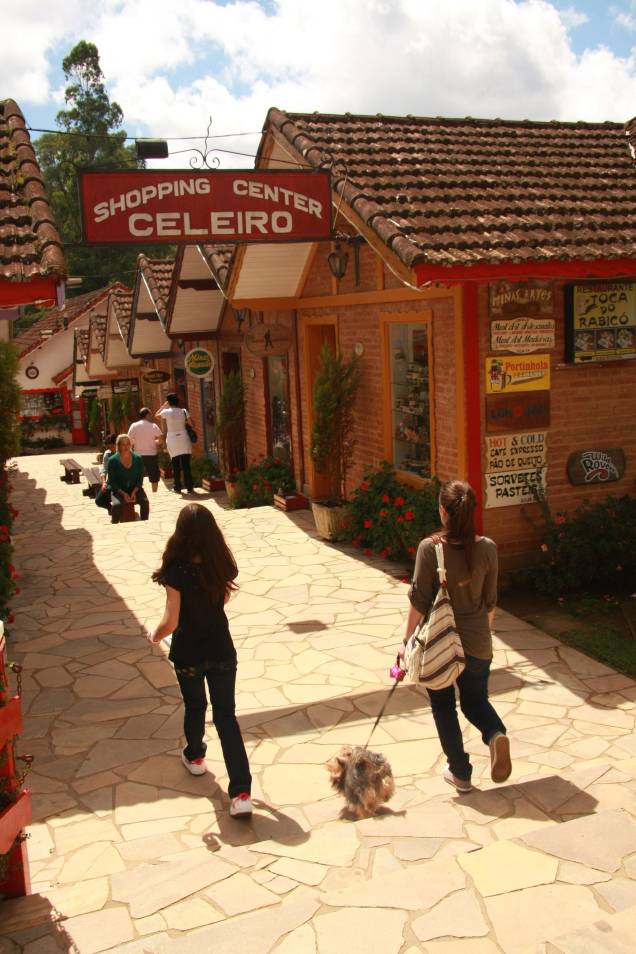 	O Shopping Center Celeiro, em Monte Verde: clima de cidade do interior