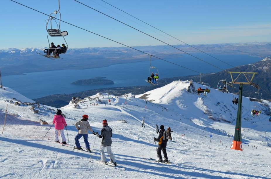 Na região da Patagônia argentina, Bariloche é um dos destinos de neve favoritos dos brasileiros: só nos próximos meses, são esperados cerca de 30.000 turistas daqui.