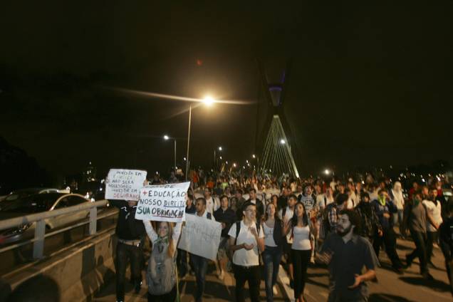 A Ponte Estaiada foi um dos pontos onde os manifestantes mais celebraram