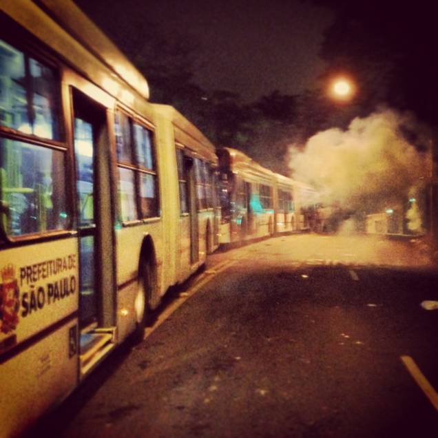 	Gás lacrimogêneo lançado em frente ao Palácio dos Bandeirantes