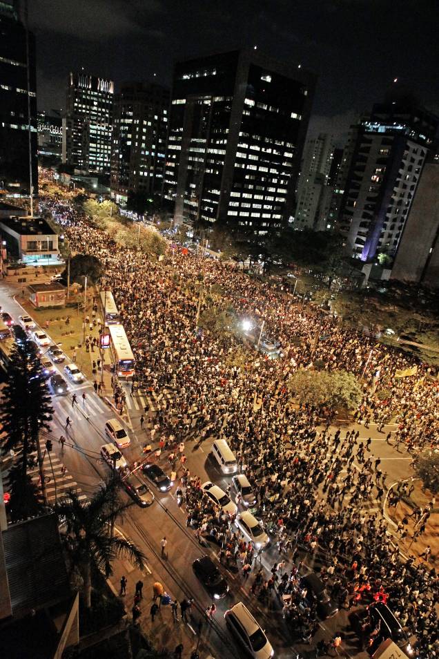 	Manifestantes ocupam diversas vias de São Paulo para protestar contra o reajuste do transporte público