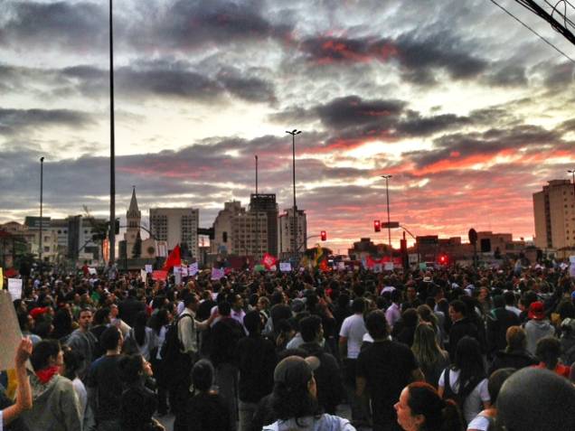 Manifestantes na Avenida Faria Lima: estimativa é de que pelo menos 30 000 pessoas estejam nas ruas