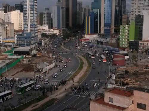 16h30: Trânsito ainda é tranquilo na Avenida Faria Lima, que será palco de manifestação nesta segunda (17)