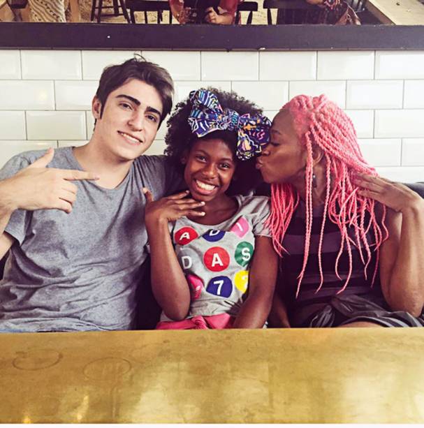 Ao lado da madrinha Karol Conka e do produtor e DJ Boss in Drama: duas novas músicas serão lançadas em parceria