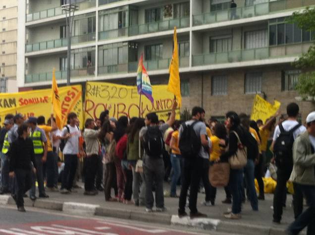 	Protesto contra aumento da tarifa de ônibus: Manifestantes se organizam na Praça do Ciclista nesta terça-feira (11)