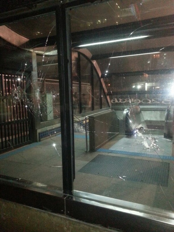Na Avenida Paulista, manifestação contra reajuste de ônibus deixou estragos Na Avenida Paulista, manifestação contra reajuste de ônibus deixou estragos