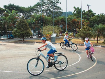 Parques para andar de bicicleta com as crianças