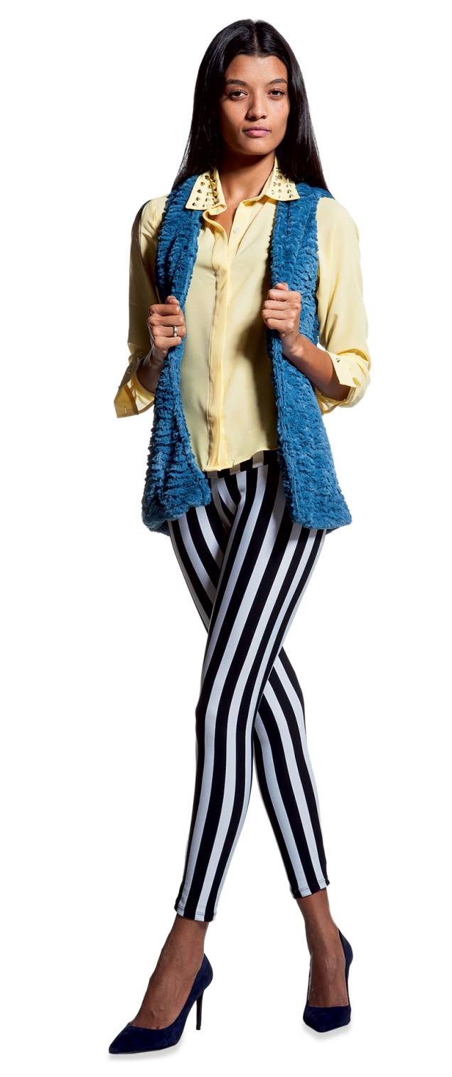 Camisa de spikes, R$ 139,90. Armazém. Colete, R$ 129,90. Armazém. Calça legging, R$ 69,90. Renner. Escarpim de camurça, R$ 300,00 o par. Schutz. Camisa de spikes, R$ 139,90. Armazém. Colete, R$ 129,90. Armazém. Calça legging, R$ 69,90. Renner. Escarpim de camurça, R$ 300,00 o par. Schutz.