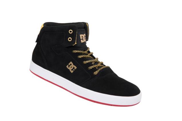 Sneaker Crisis High preto e dourado, R$ 349,90, da DC Shoes, tel. 3366-9280