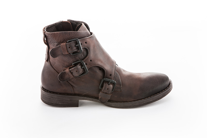 Bota com solado de borracha, R$ 489,00, da CNS