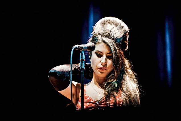 Bruna Góes faz homenagem à Amy Winehouse