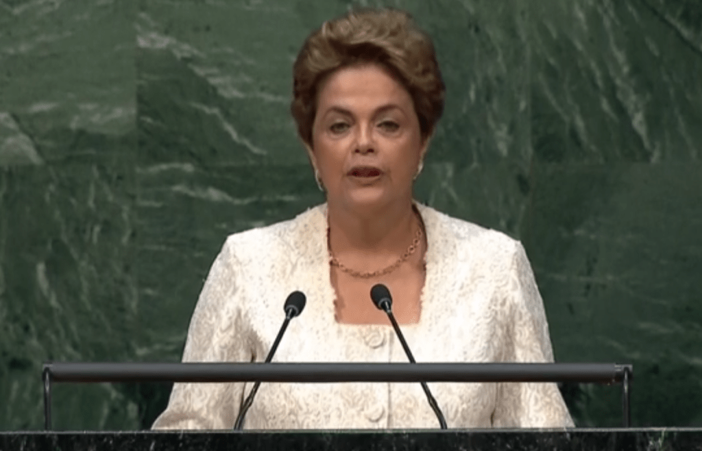 Dilma discursa durante a assinatura do Pacto de Paris, na ONU