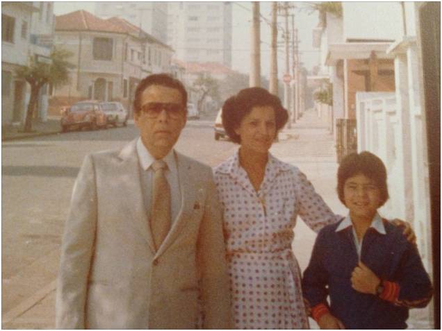 Endereço no Belenzinho: Eduardo e os pais, Durval e Clarice, em 1979